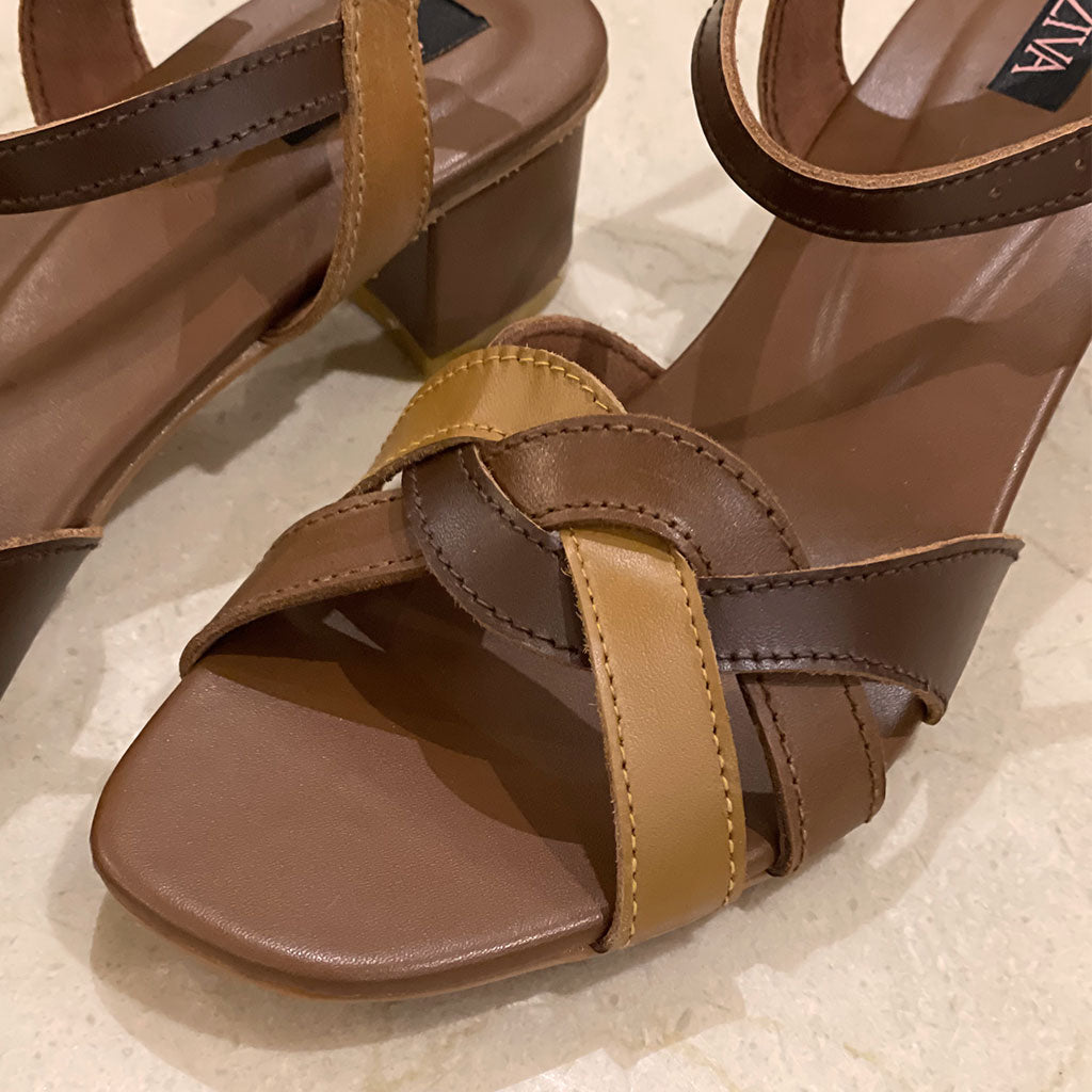 Load image into Gallery viewer, Margot Brown Sandals.
