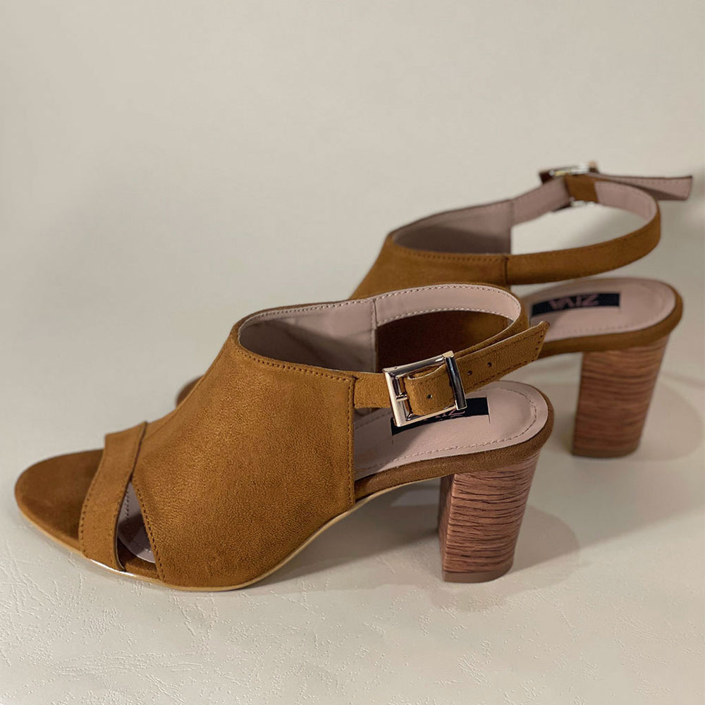 
            
                Load image into Gallery viewer, Smart-Alecky Brown Heels.
            
        